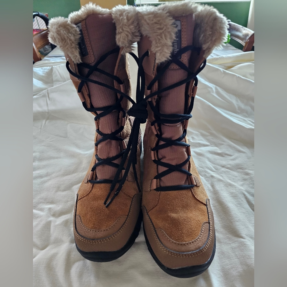 Columbia Tan and Black Winter Boots with High-Top Design and Padded Tongue
